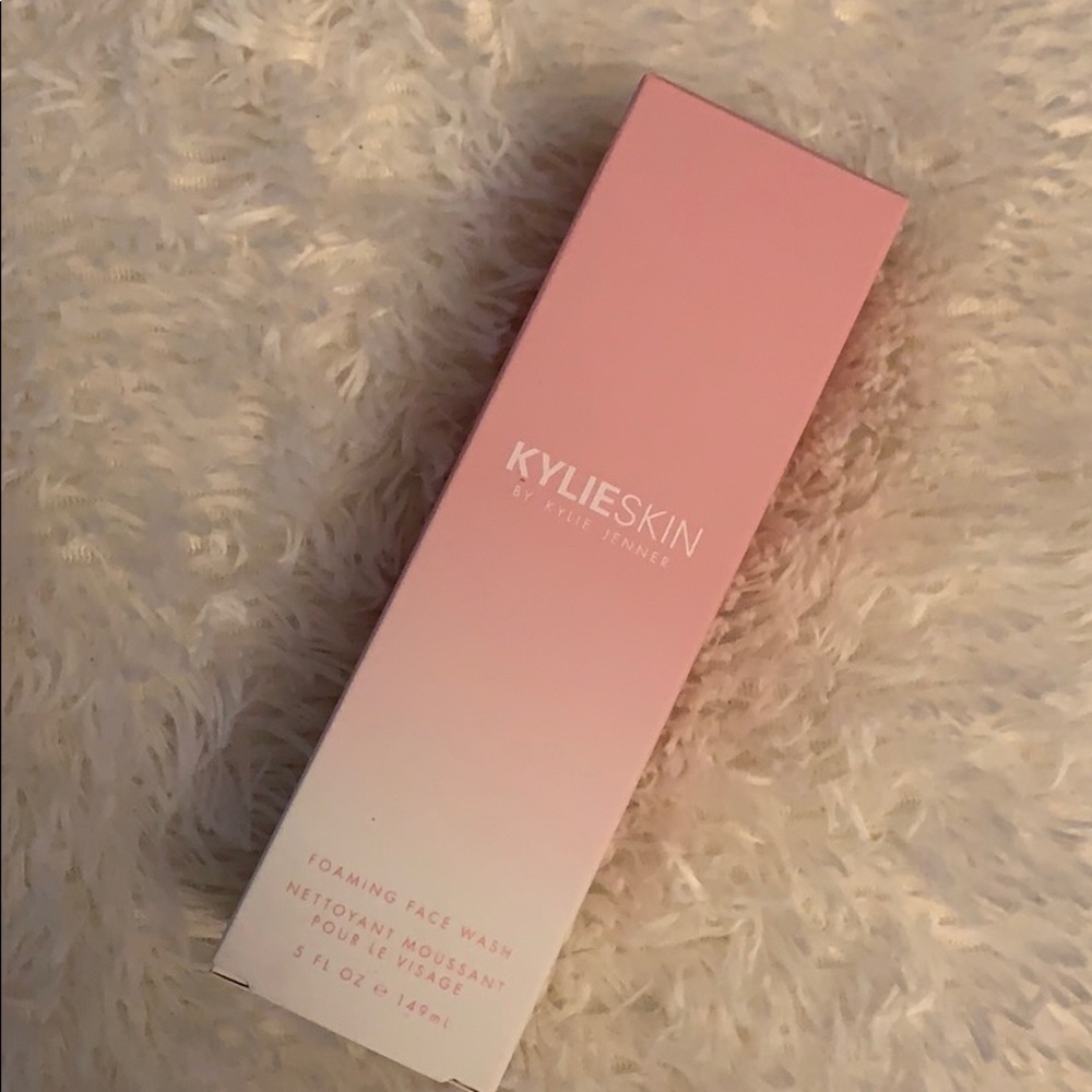 Kylie Skin Foaming Face Wash